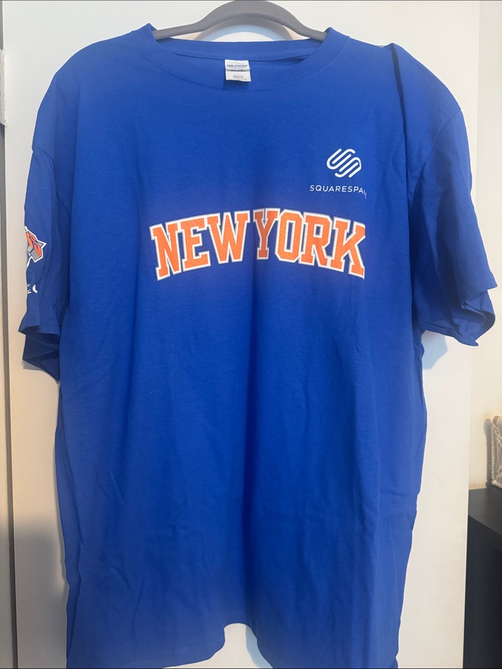 Knicks T-Shirt + free rally towel!